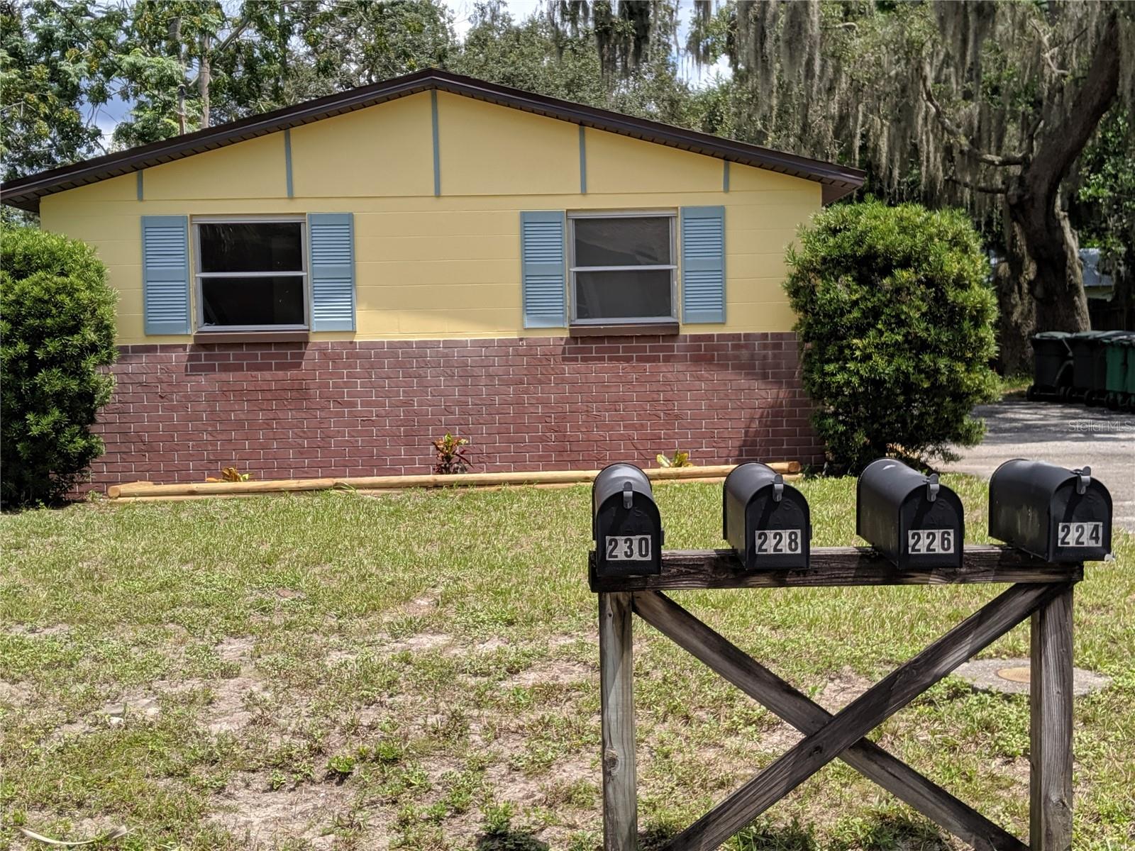 Listing photo id 13 for 224 8th Avenue N 224
