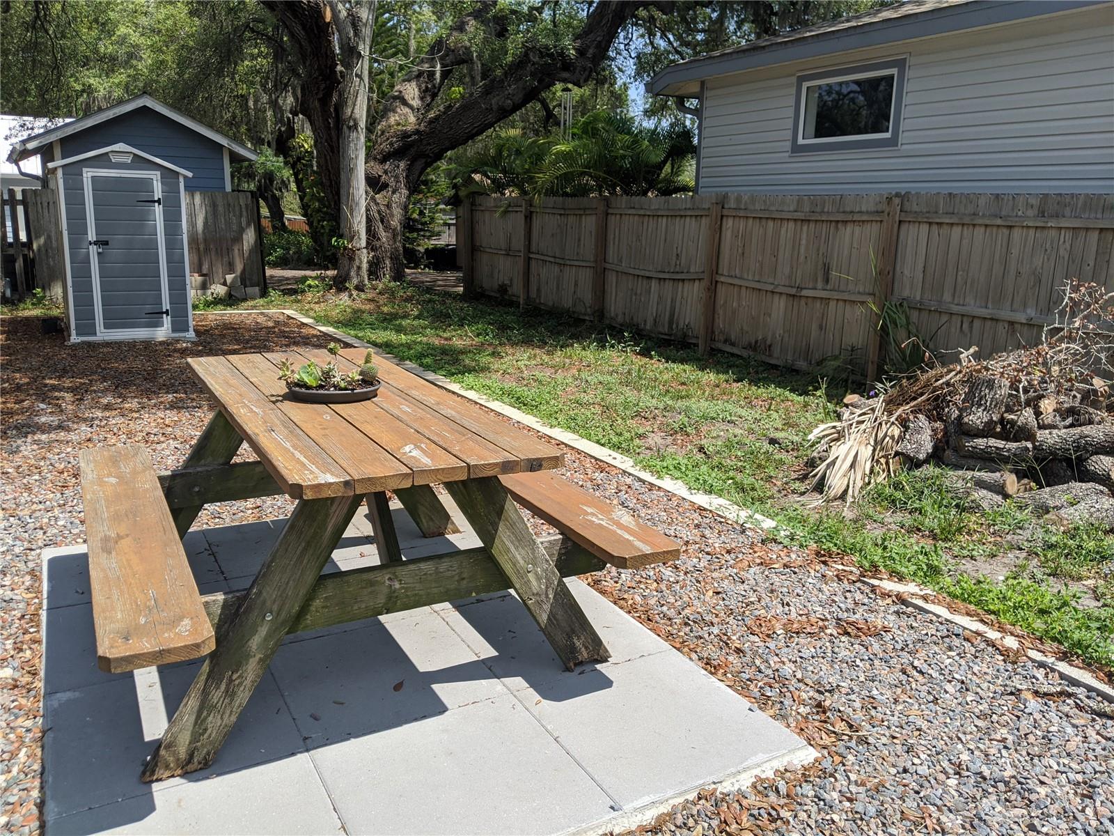 Listing photo id 14 for 224 8th Avenue N 224