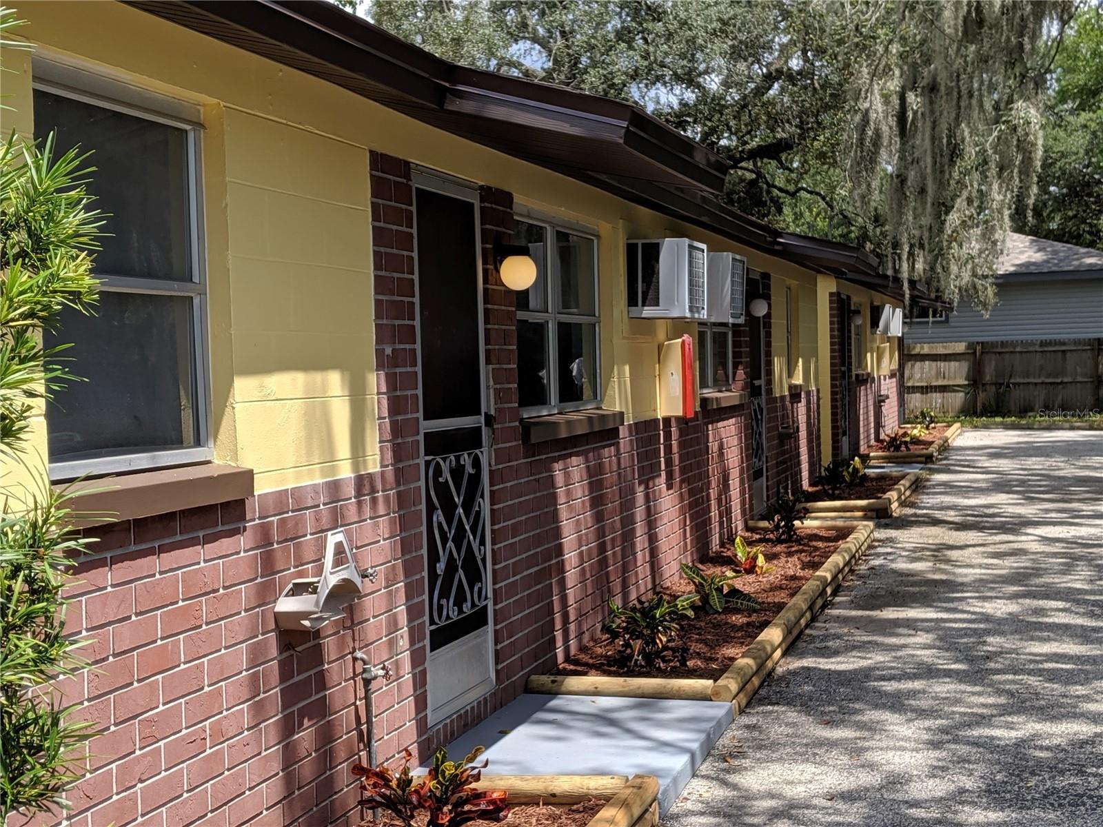 Listing photo id 0 for 224 8th Avenue N 224