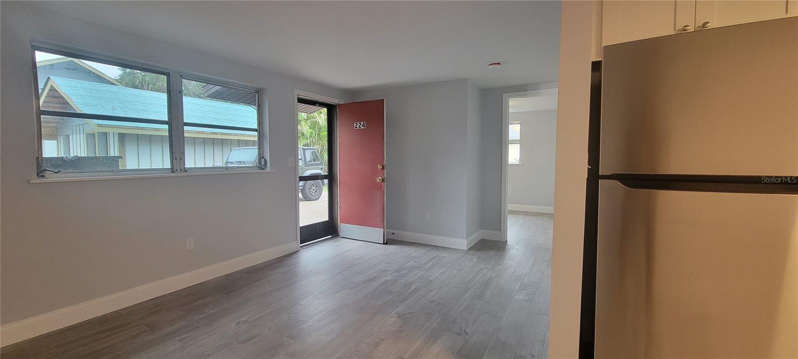 Listing photo id 1 for 224 8th Avenue N 224