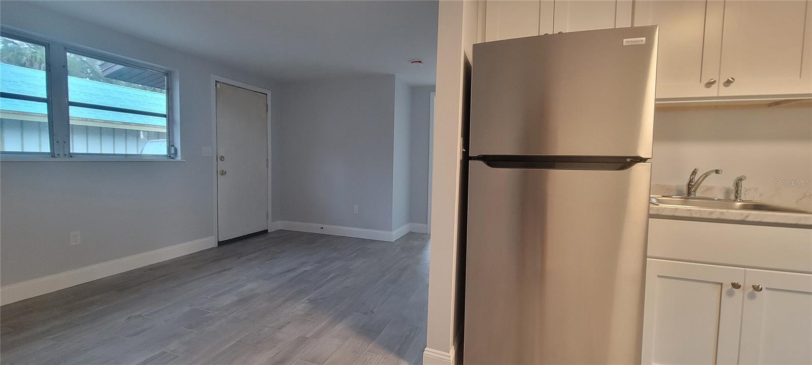 Listing photo id 2 for 224 8th Avenue N 224