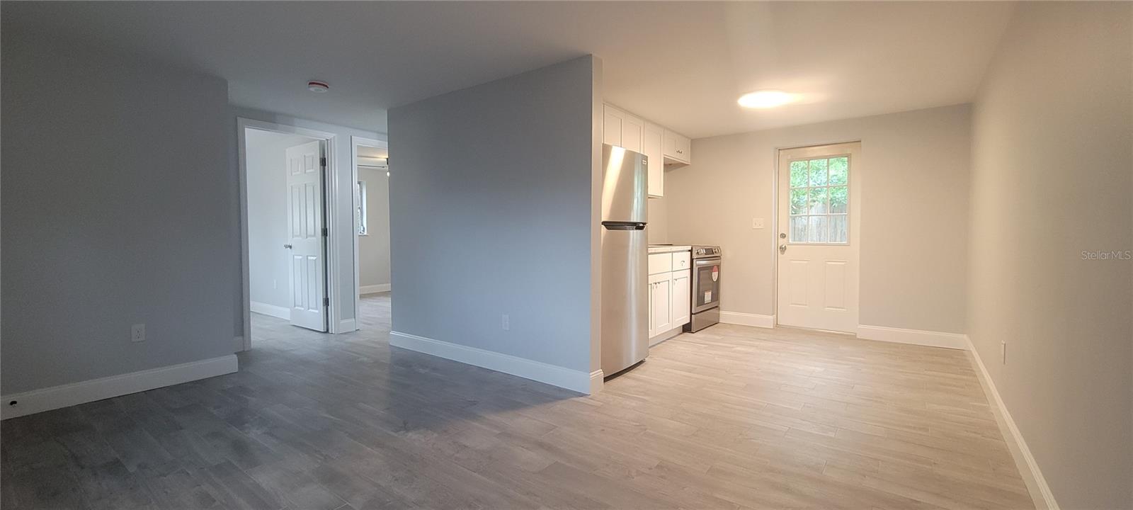 Listing photo id 3 for 224 8th Avenue N 224