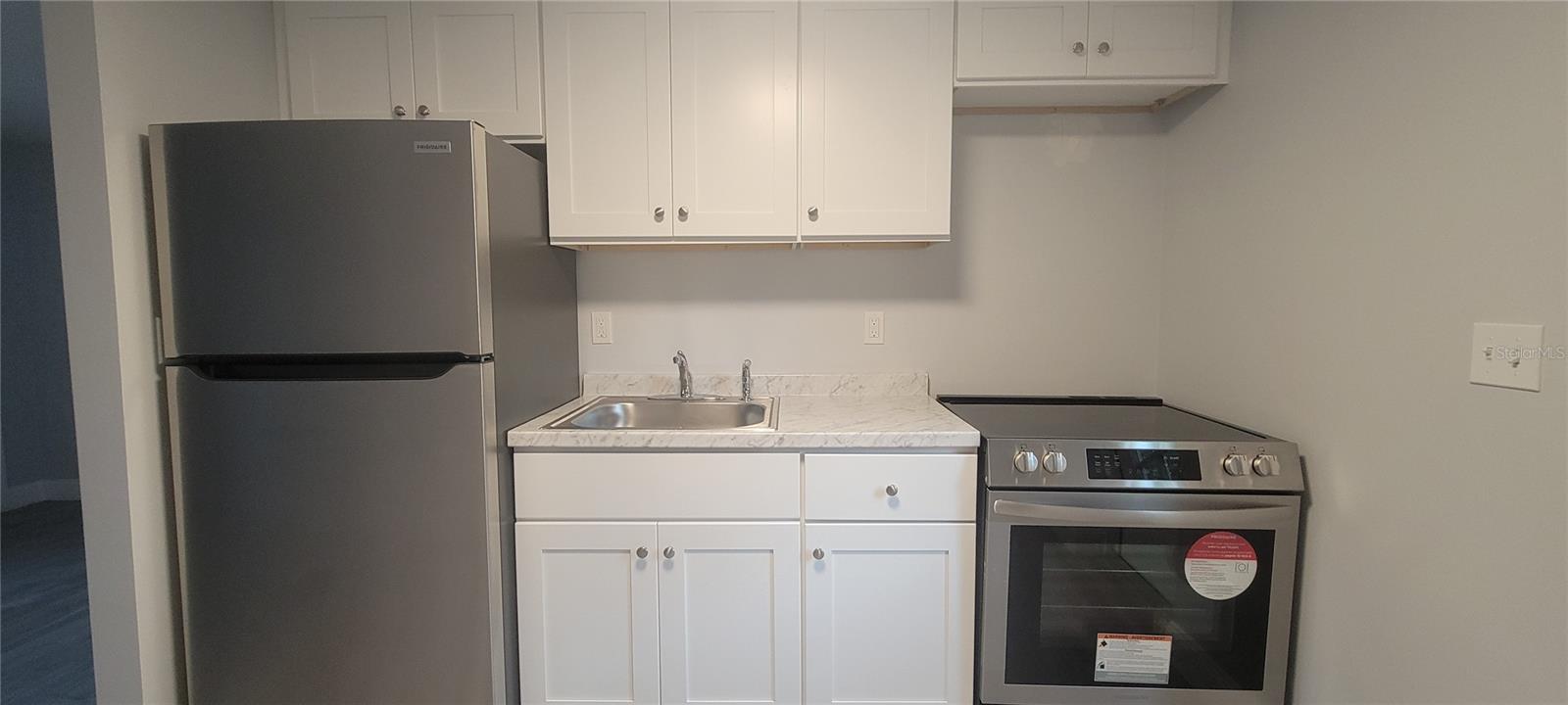 Listing photo id 5 for 224 8th Avenue N 224