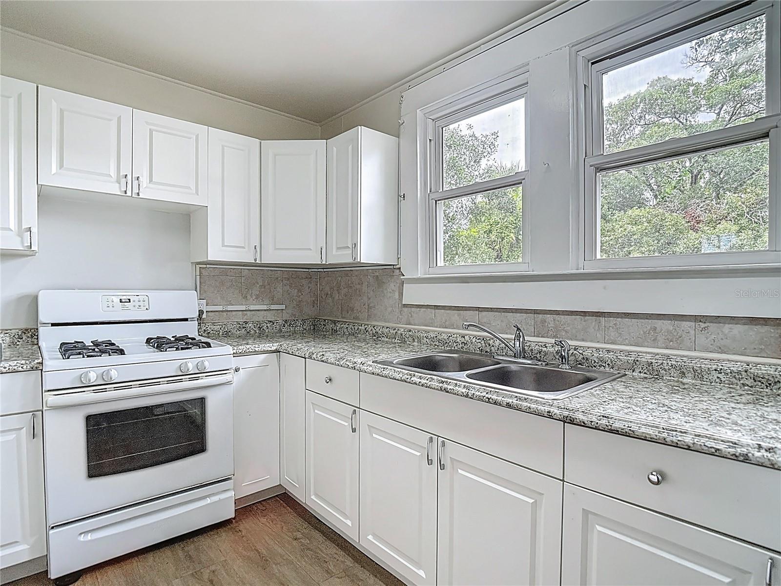 Image 17 of 28 For 205 Hilda Street A