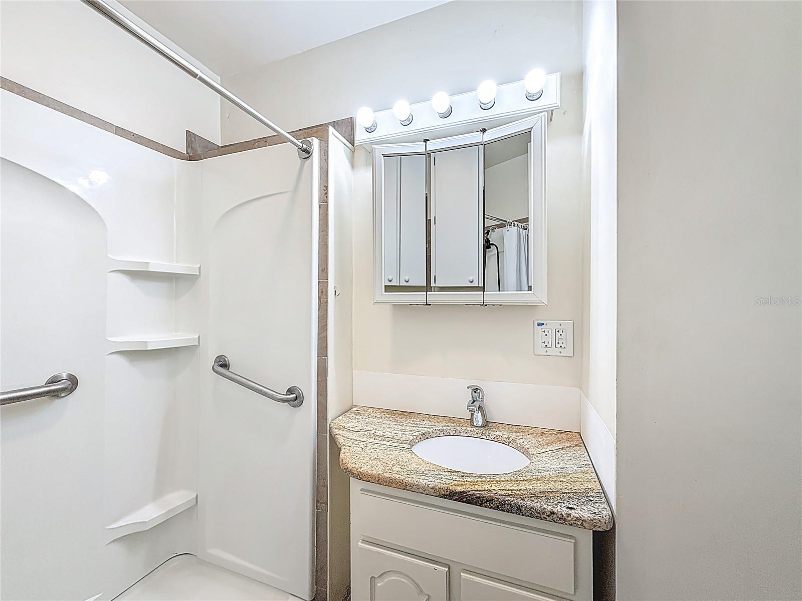 Image 24 of 28 For 205 Hilda Street A