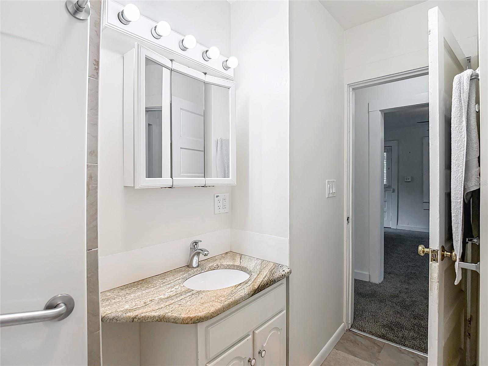 Image 25 of 28 For 205 Hilda Street A