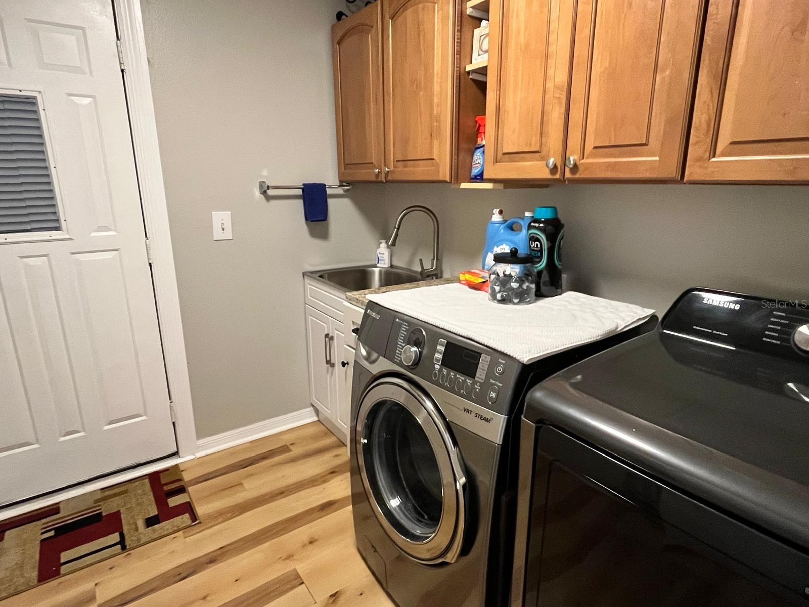 Listing photo id 8 for 8616 Pinafore Drive