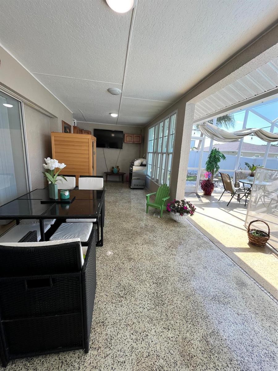 Listing photo id 9 for 8616 Pinafore Drive