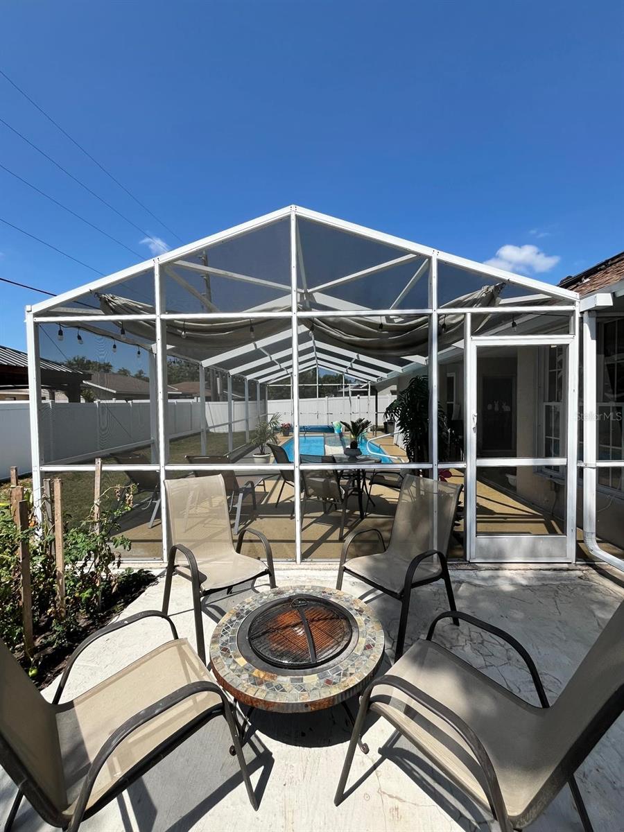 Listing photo id 13 for 8616 Pinafore Drive