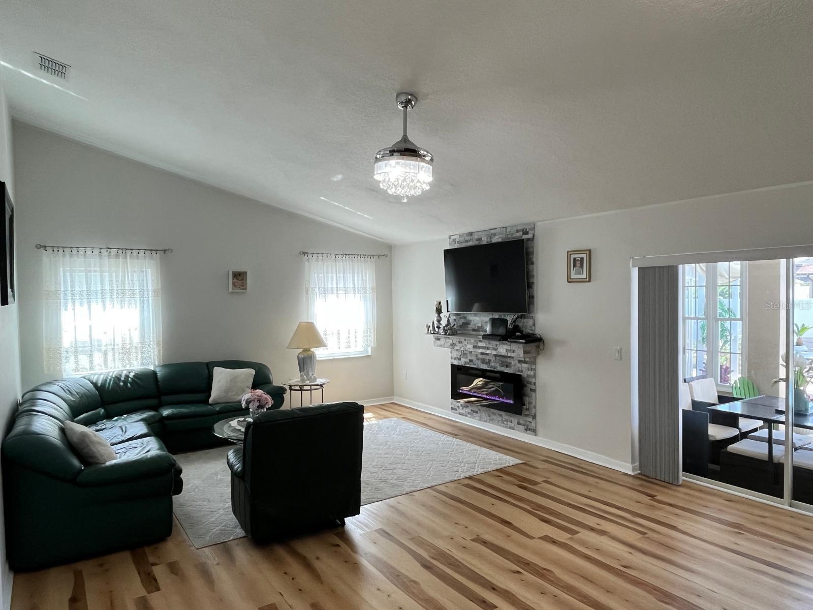 Listing photo id 1 for 8616 Pinafore Drive