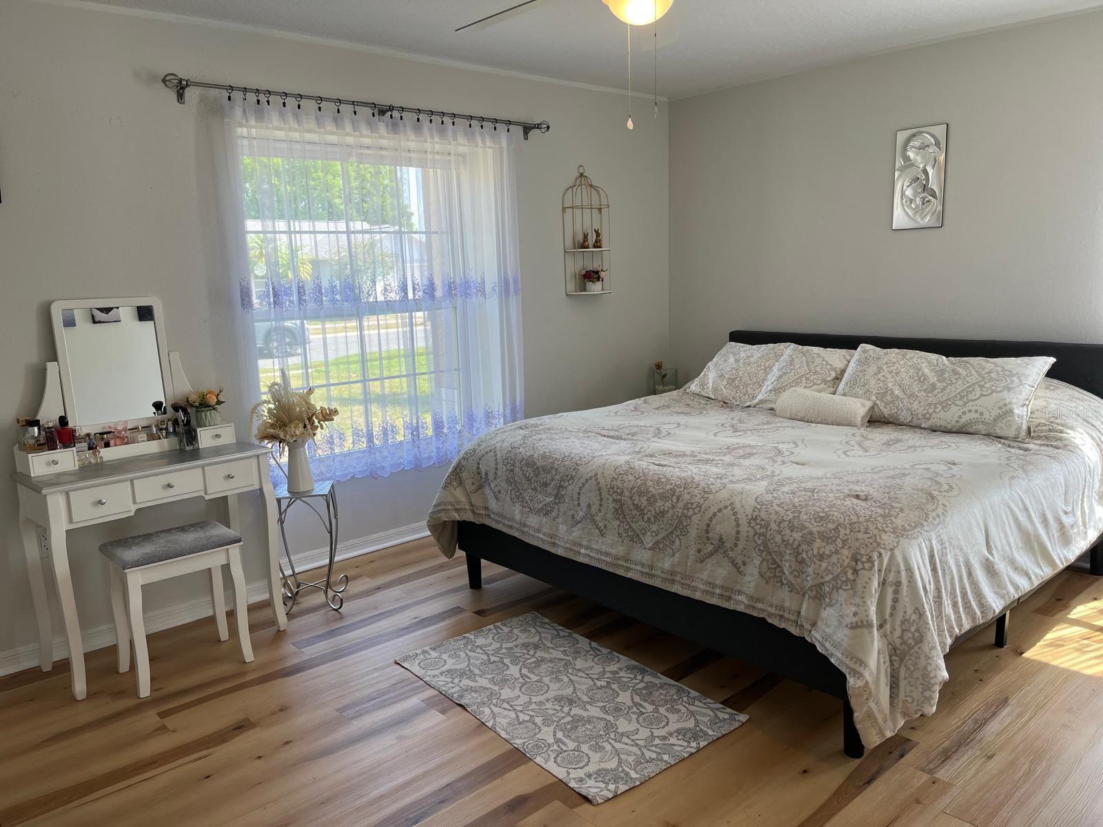 Listing photo id 5 for 8616 Pinafore Drive