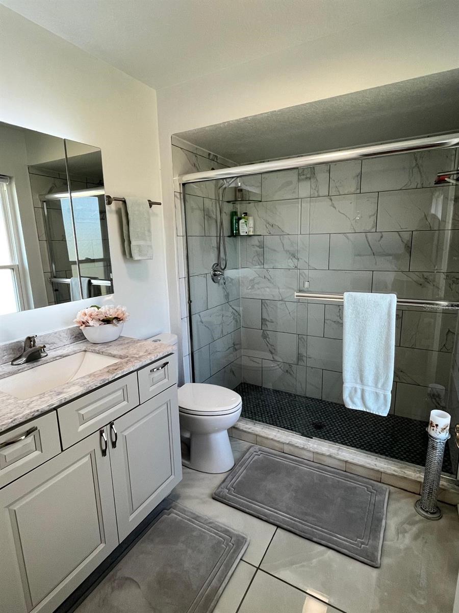Listing photo id 6 for 8616 Pinafore Drive