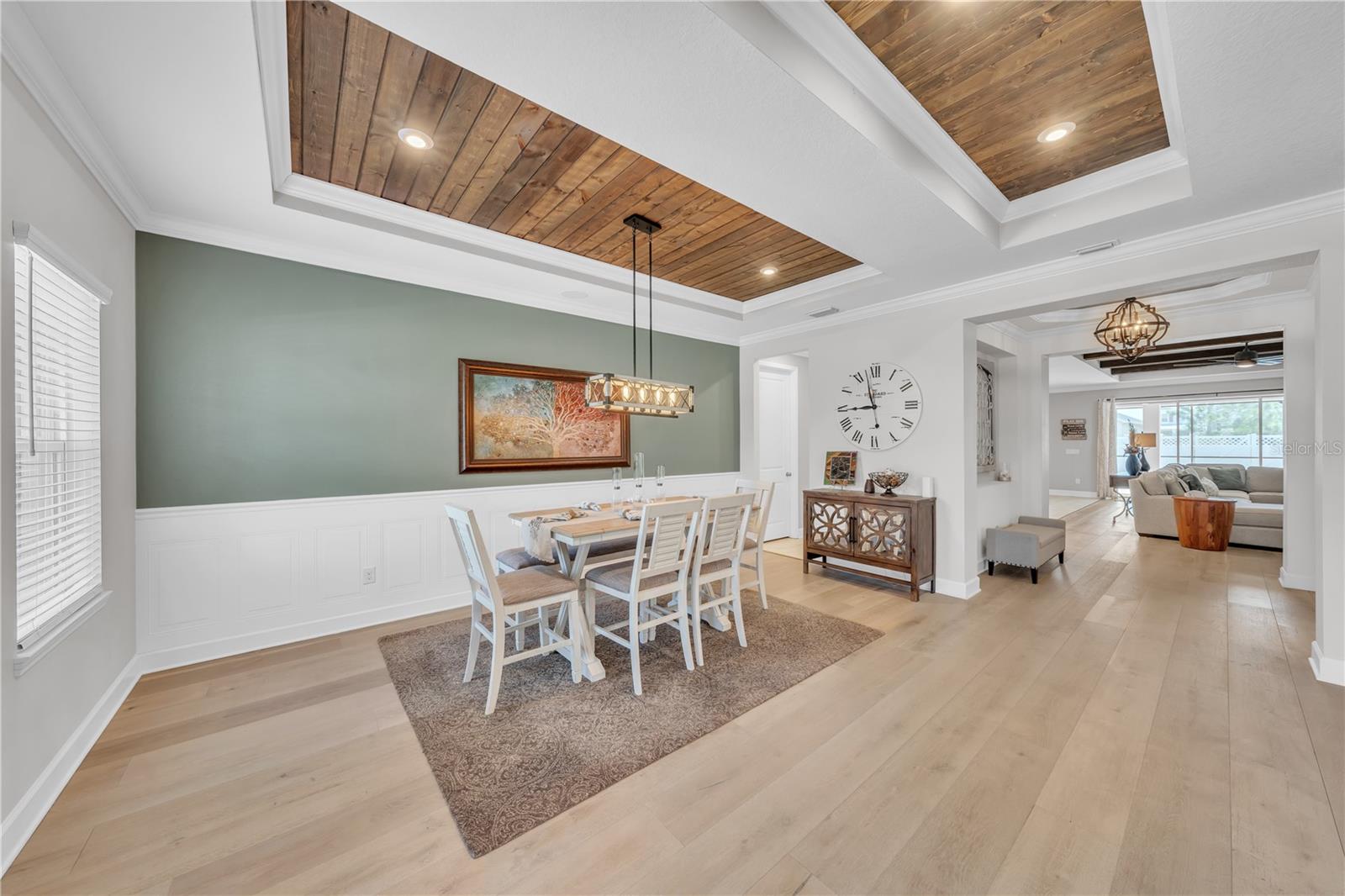 Listing photo id 8 for 6989 Bradbury Circle
