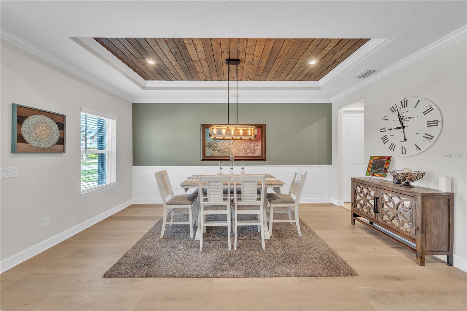 Listing photo id 10 for 6989 Bradbury Circle