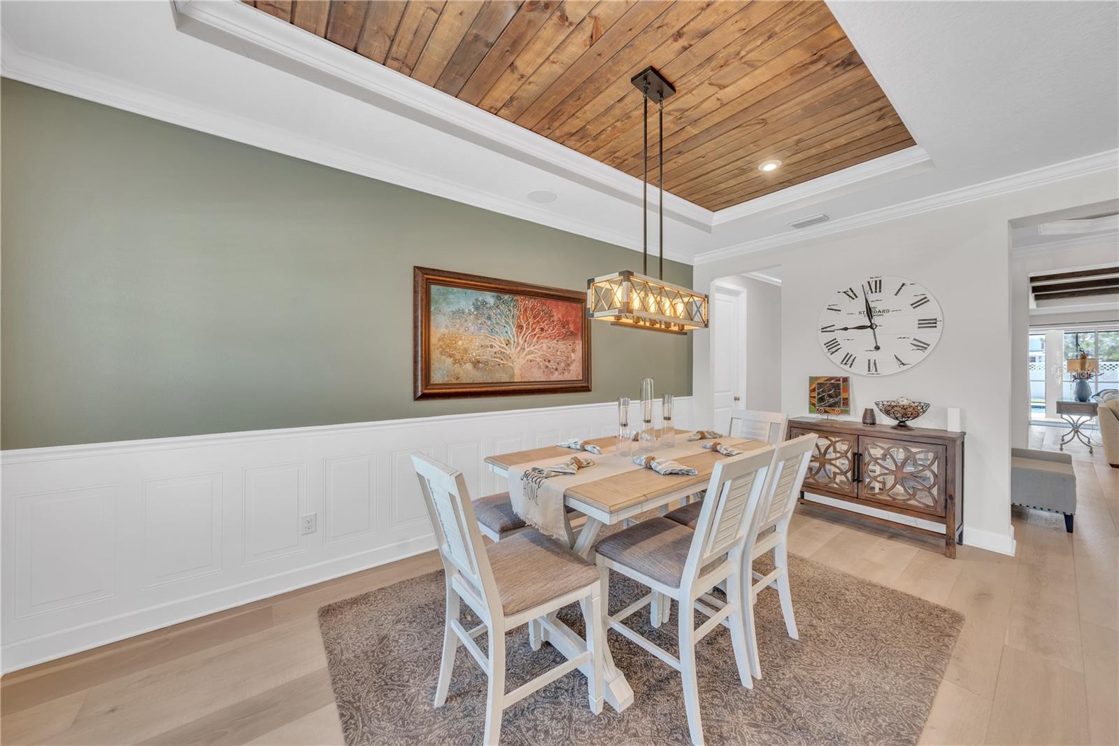 Listing photo id 11 for 6989 Bradbury Circle