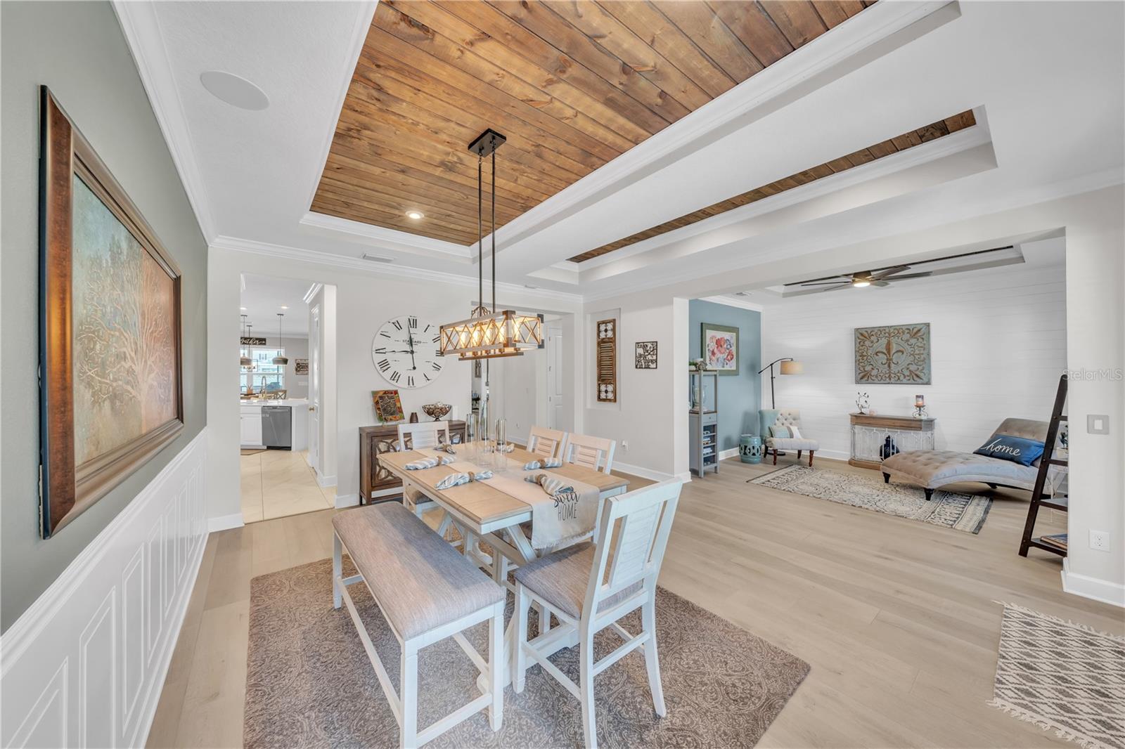 Listing photo id 12 for 6989 Bradbury Circle