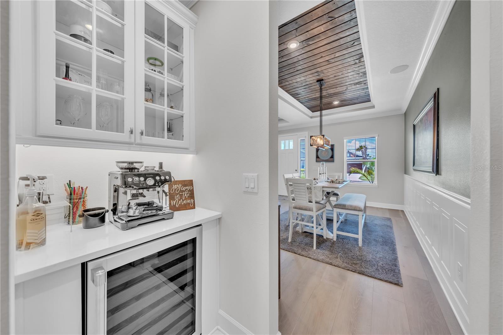 Listing photo id 13 for 6989 Bradbury Circle