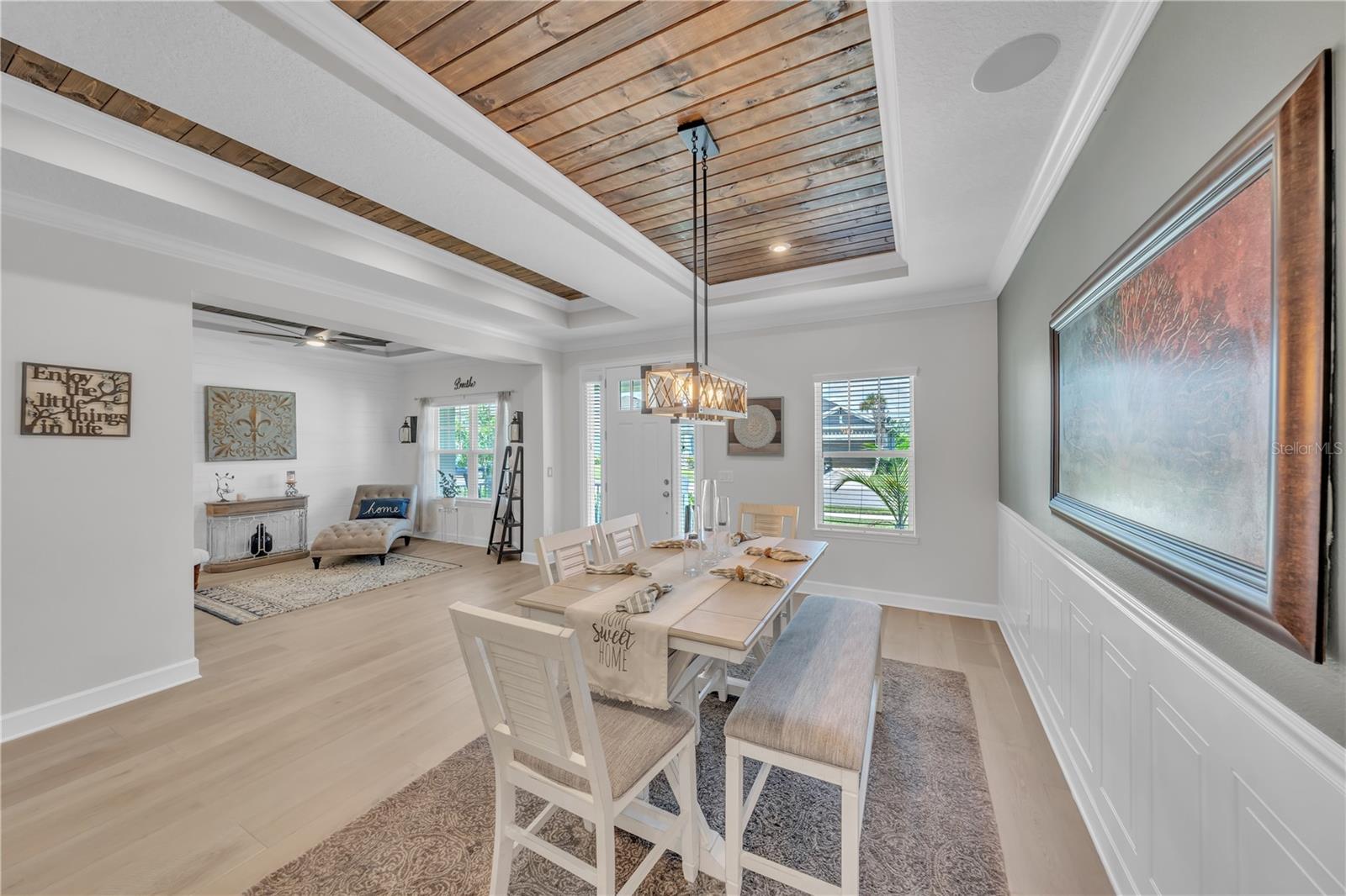 Listing photo id 14 for 6989 Bradbury Circle