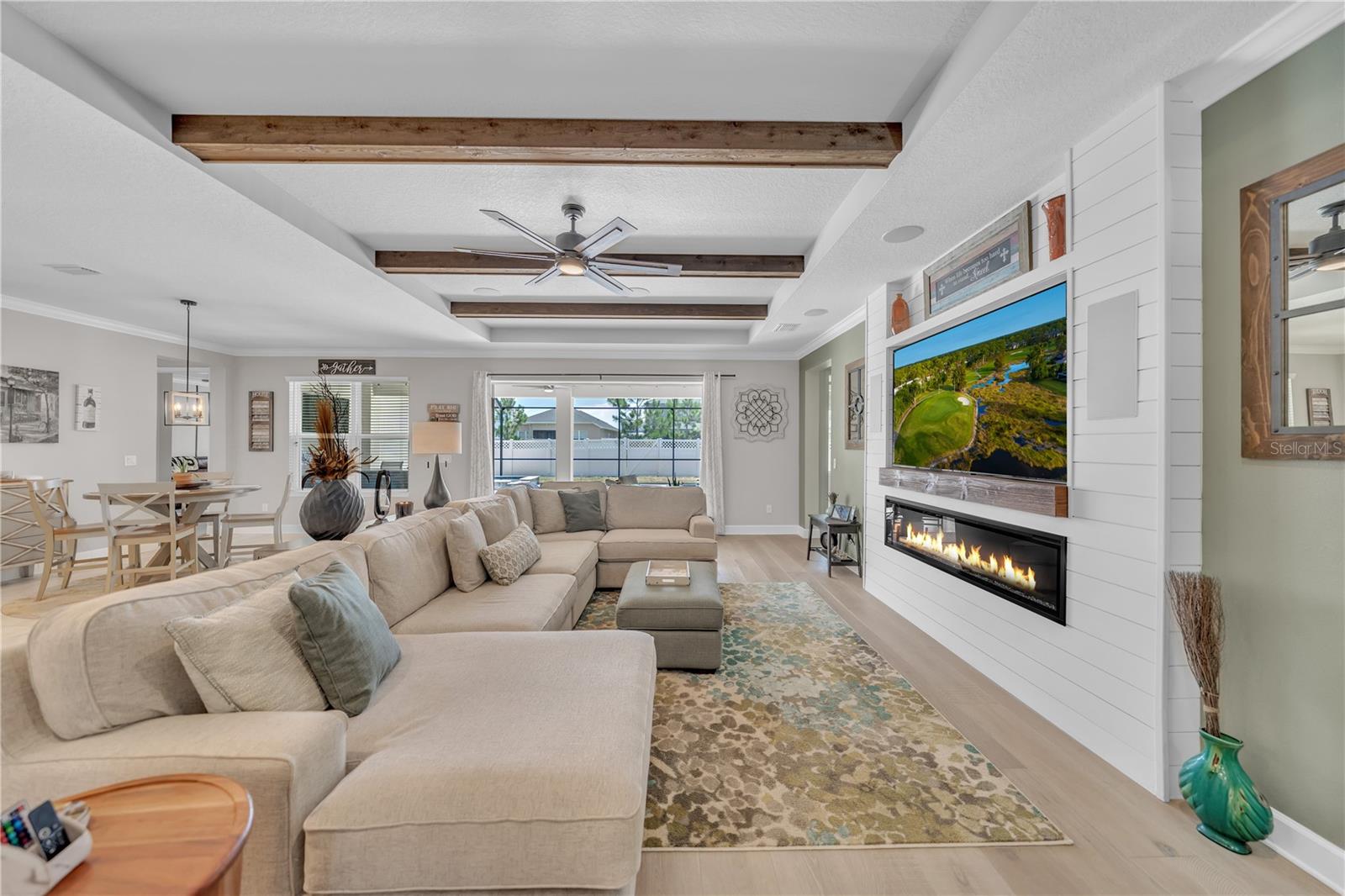 Listing photo id 18 for 6989 Bradbury Circle
