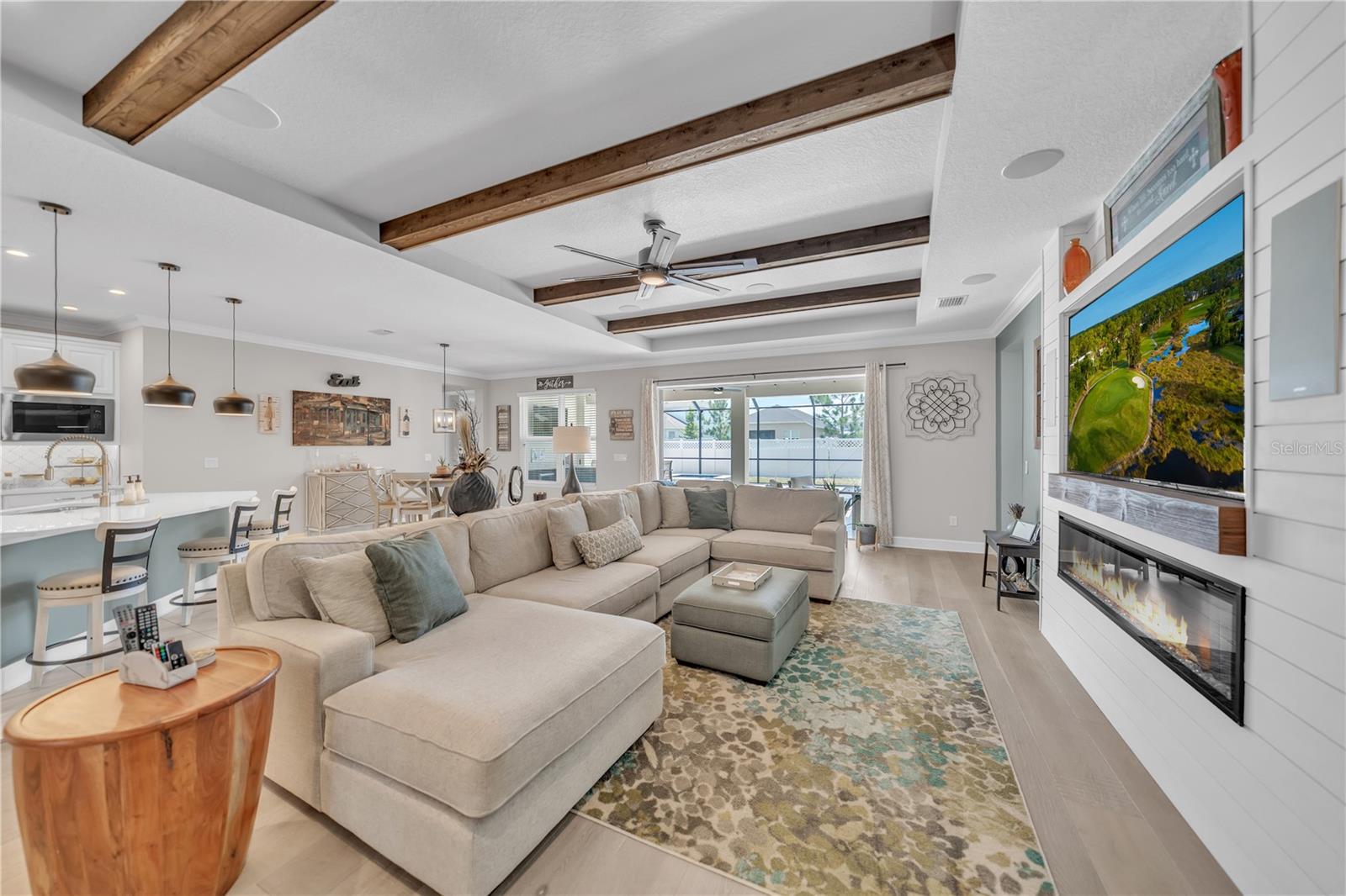 Listing photo id 19 for 6989 Bradbury Circle