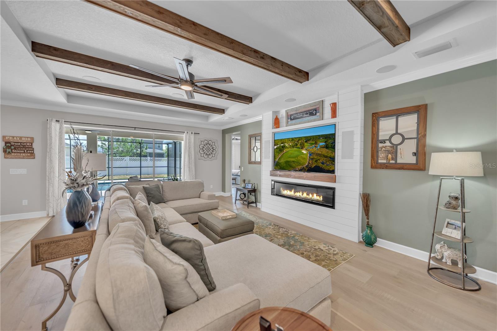 Listing photo id 20 for 6989 Bradbury Circle