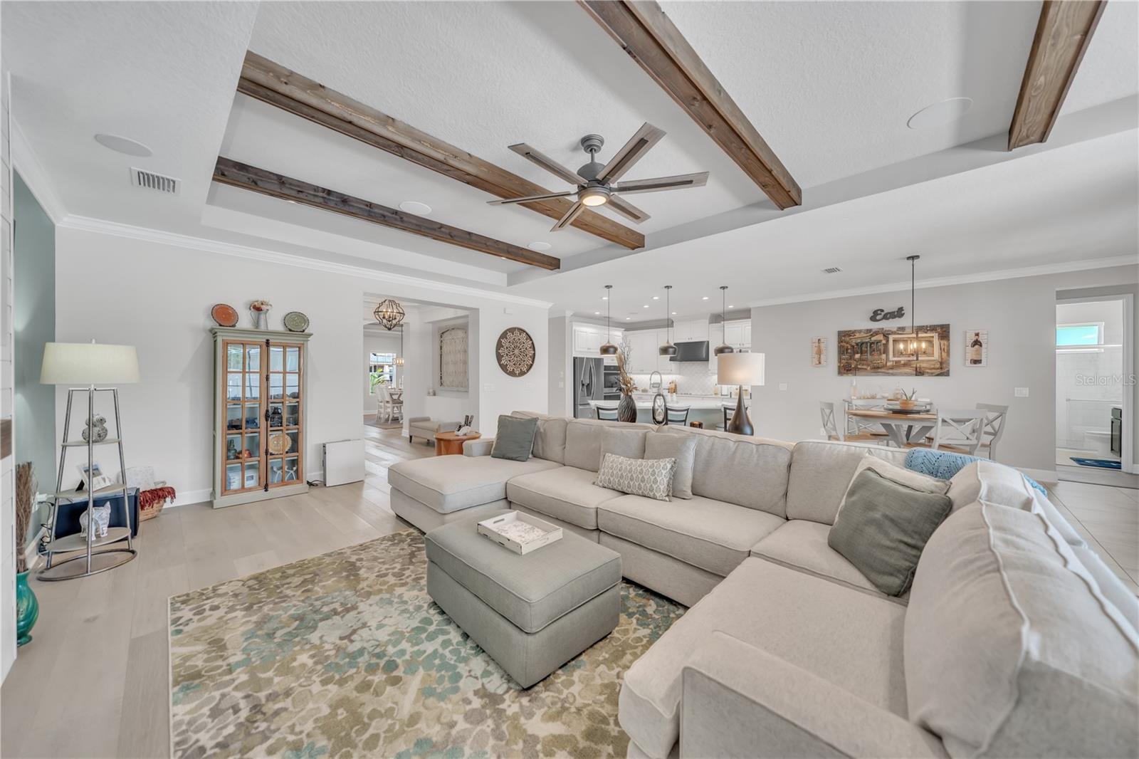 Listing photo id 22 for 6989 Bradbury Circle