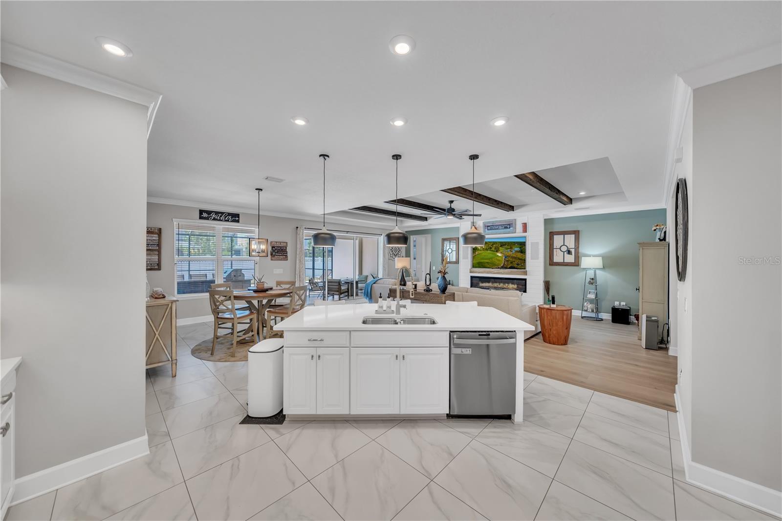 Listing photo id 29 for 6989 Bradbury Circle