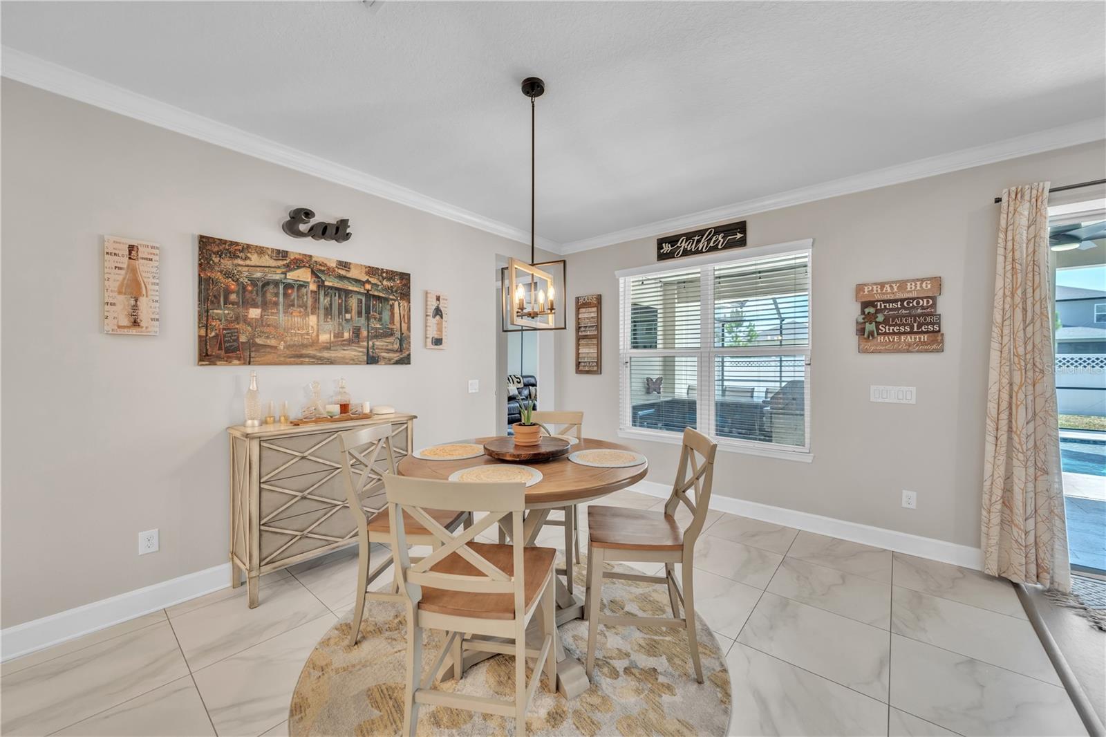 Listing photo id 31 for 6989 Bradbury Circle