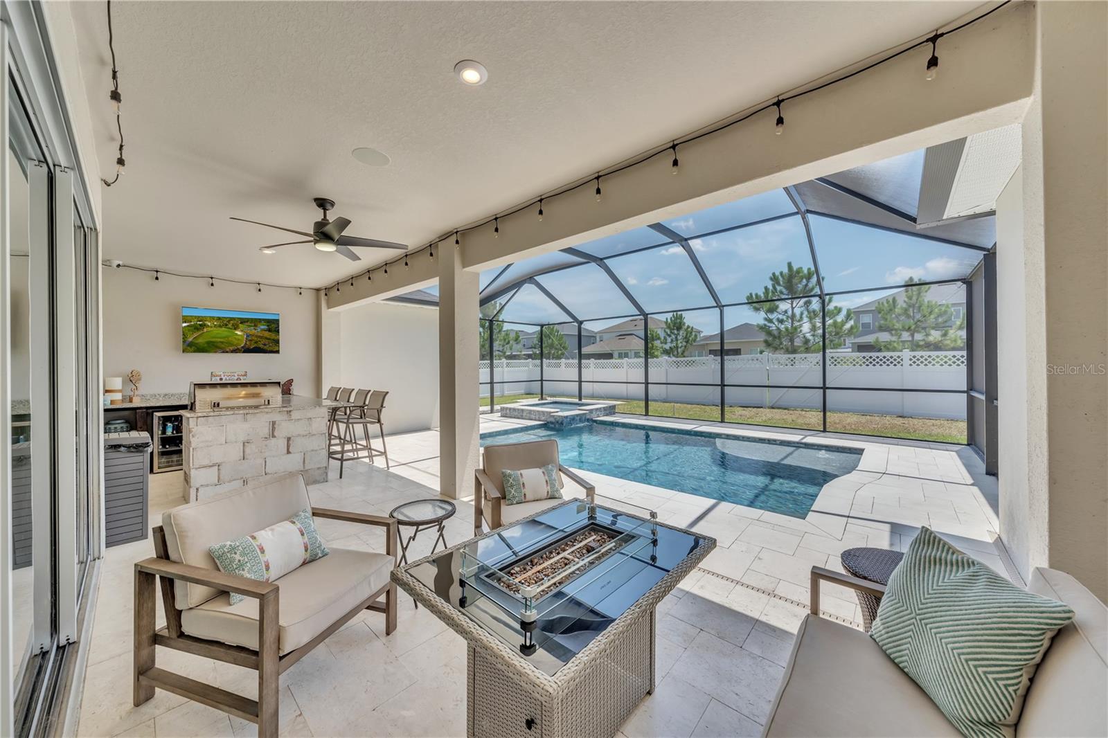 Listing photo id 33 for 6989 Bradbury Circle