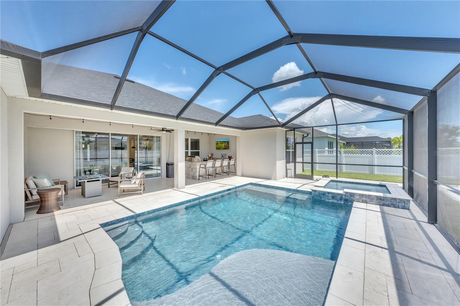 Listing photo id 34 for 6989 Bradbury Circle