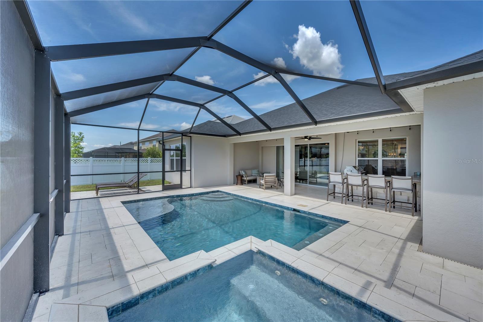 Listing photo id 35 for 6989 Bradbury Circle