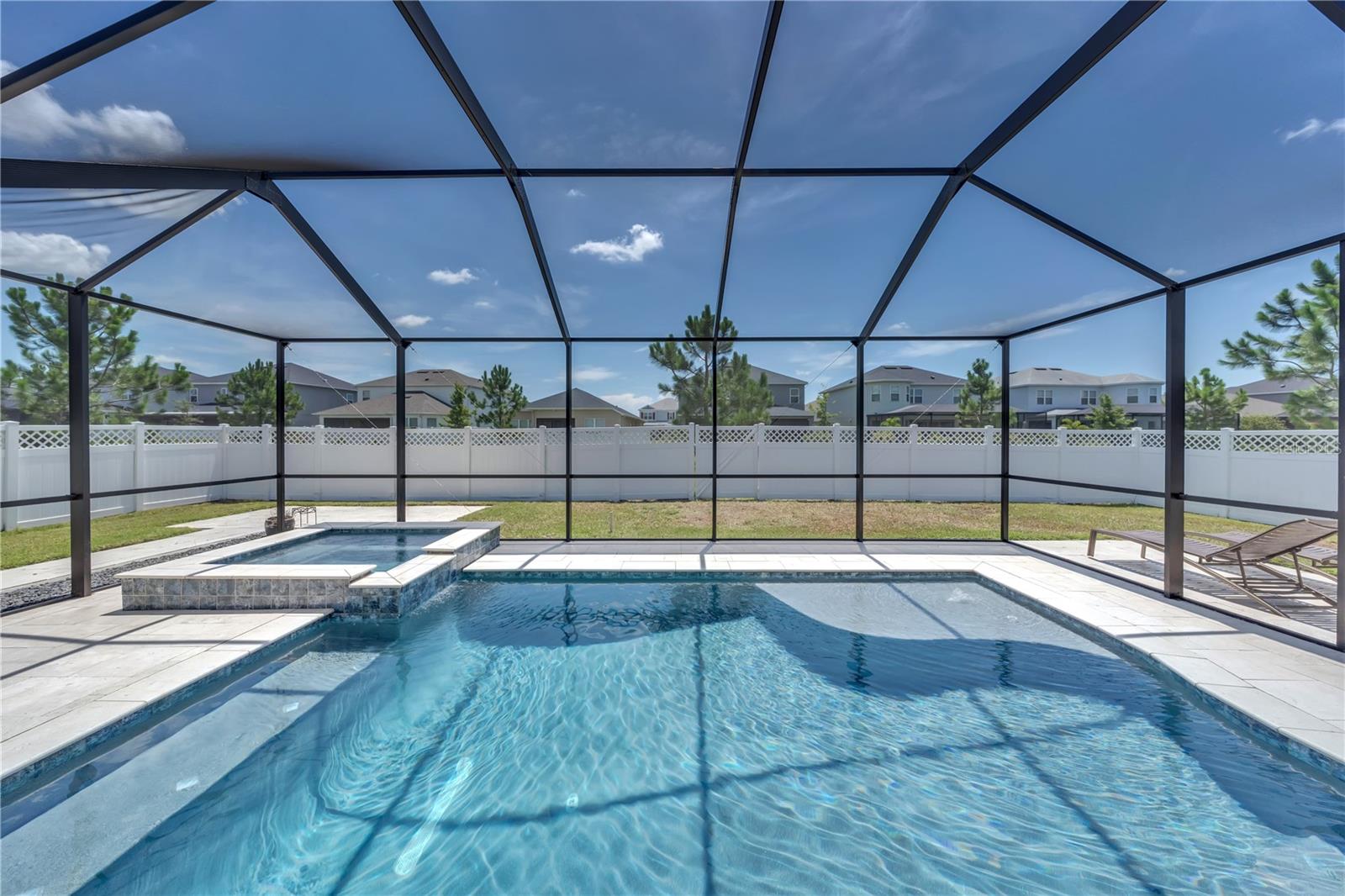 Listing photo id 36 for 6989 Bradbury Circle