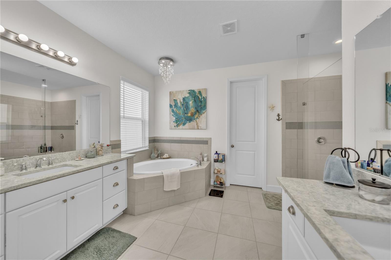 Listing photo id 44 for 6989 Bradbury Circle