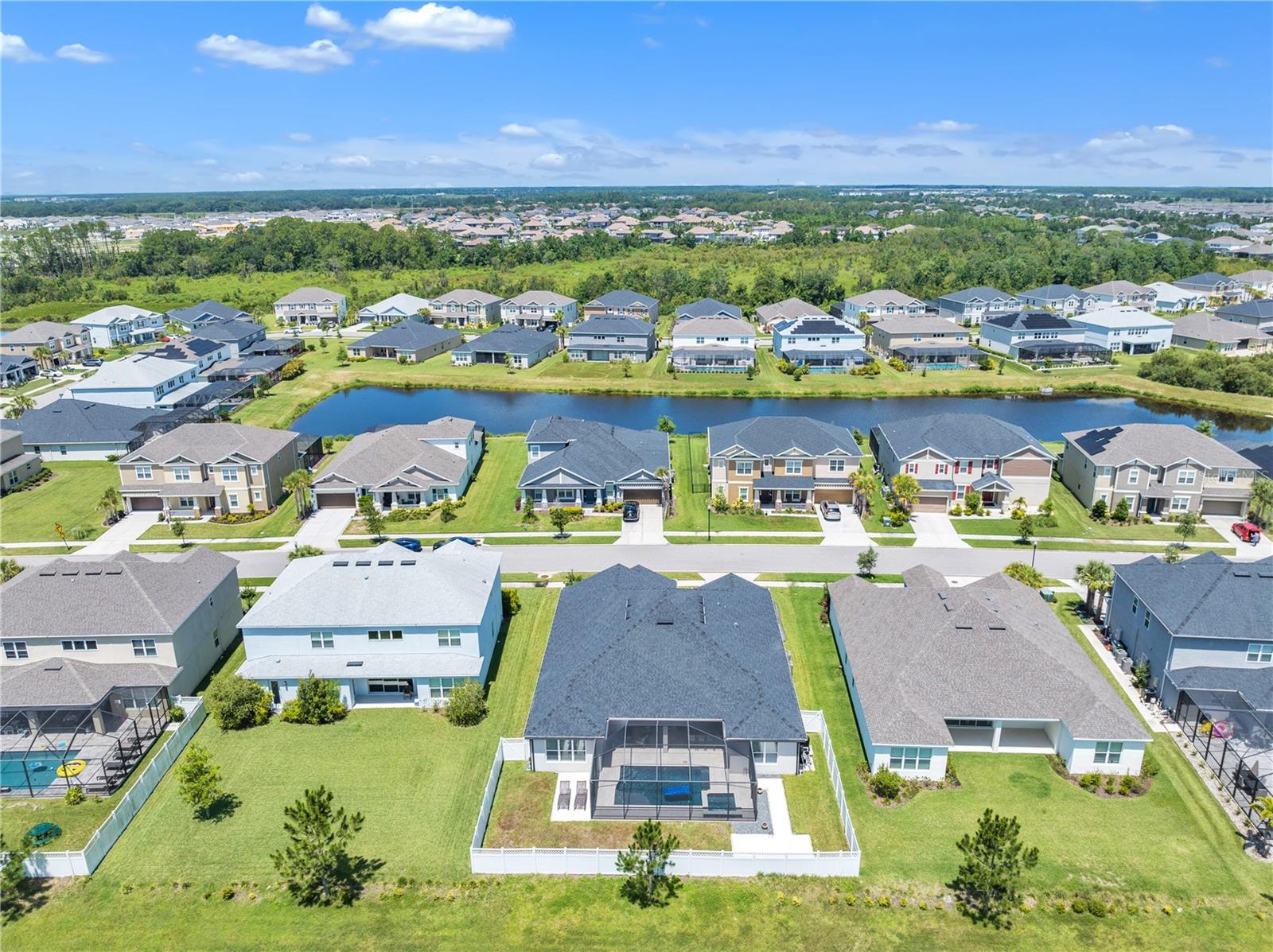 Listing photo id 3 for 6989 Bradbury Circle