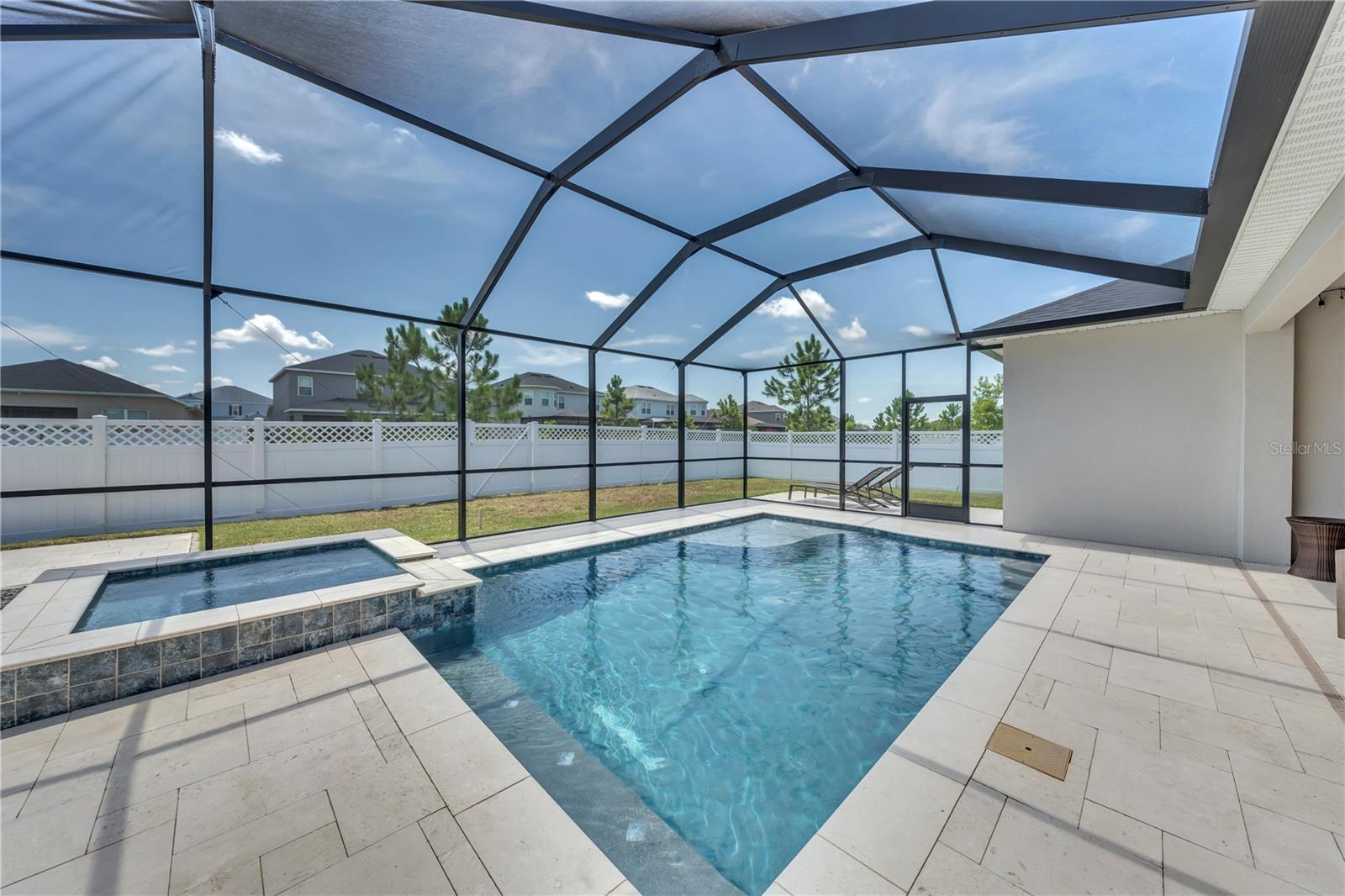 Listing photo id 60 for 6989 Bradbury Circle