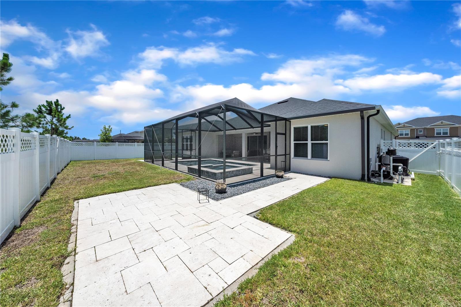 Listing photo id 64 for 6989 Bradbury Circle