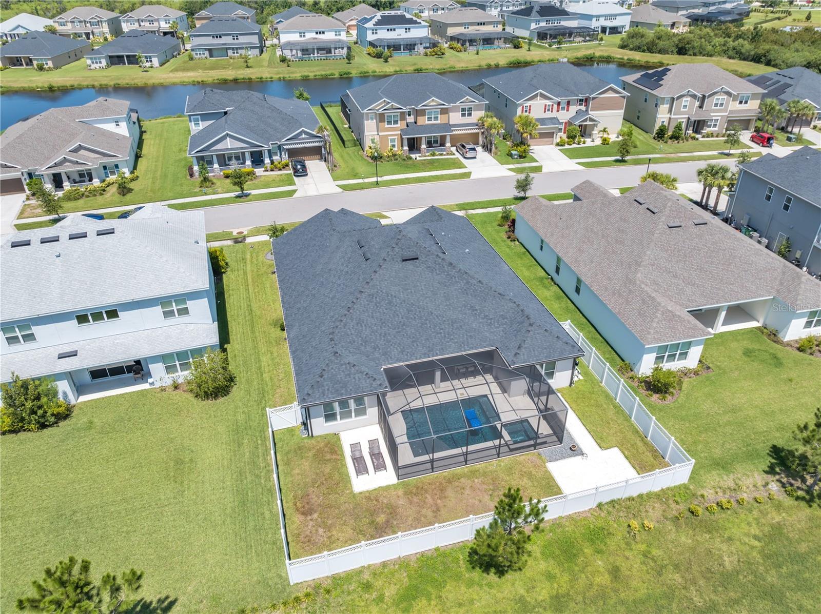 Listing photo id 65 for 6989 Bradbury Circle
