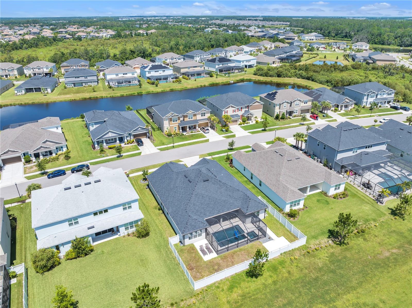 Listing photo id 66 for 6989 Bradbury Circle