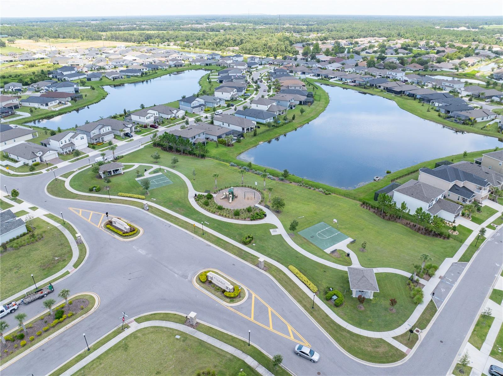 Listing photo id 73 for 6989 Bradbury Circle