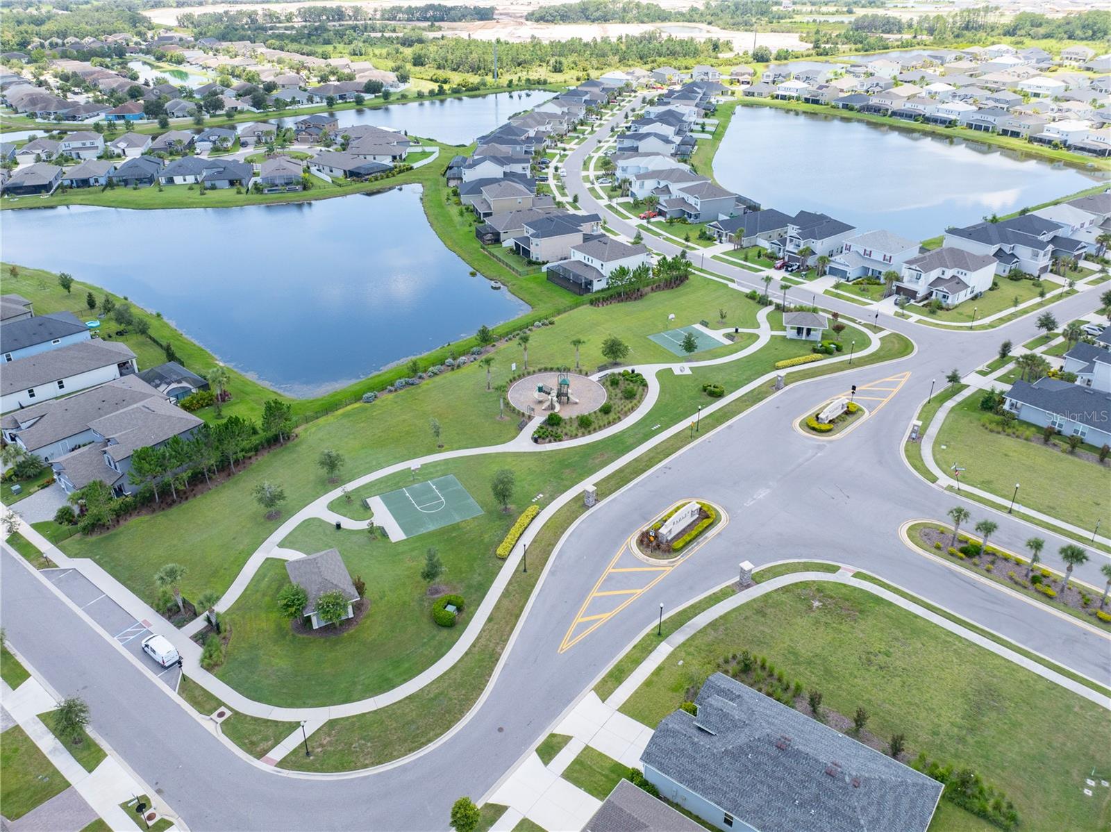 Listing photo id 75 for 6989 Bradbury Circle