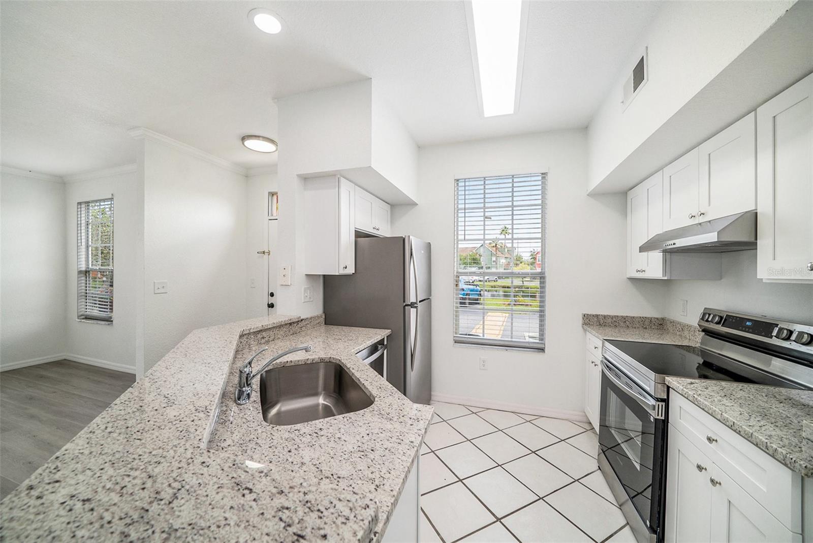 Image 11 of 18 For 9812 Lake Chase Island Way