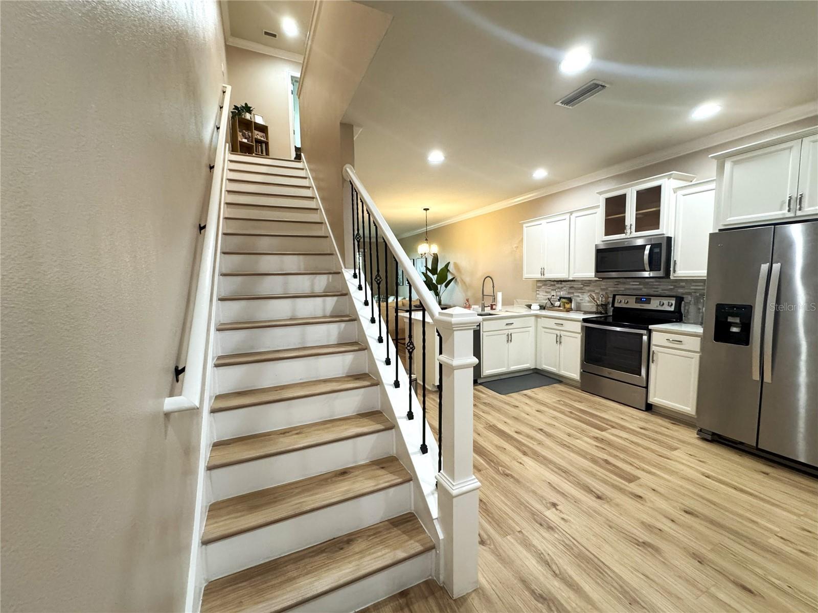 Image 11 of 24 For 9245 Hillcroft Drive