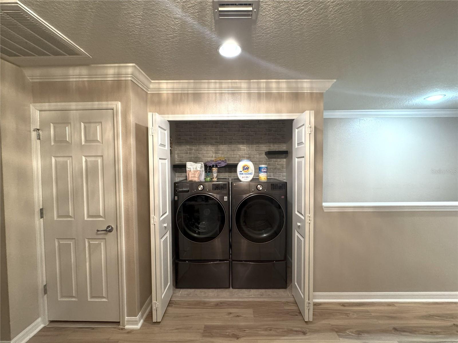 Image 15 of 24 For 9245 Hillcroft Drive
