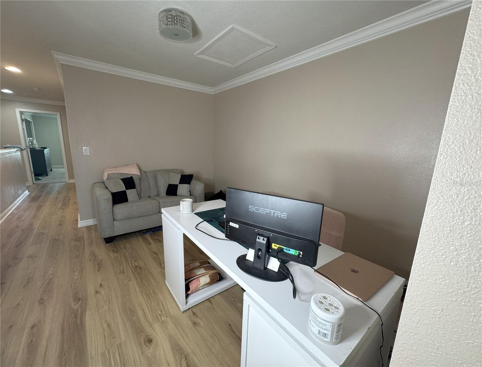 Image 16 of 24 For 9245 Hillcroft Drive