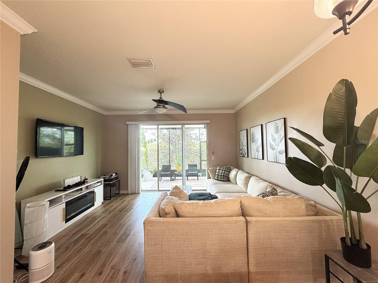 Image 4 of 24 For 9245 Hillcroft Drive