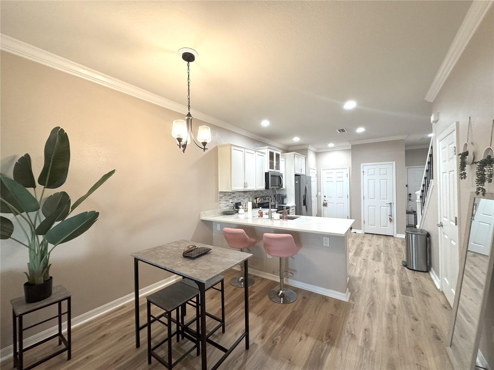 Image 7 of 24 For 9245 Hillcroft Drive