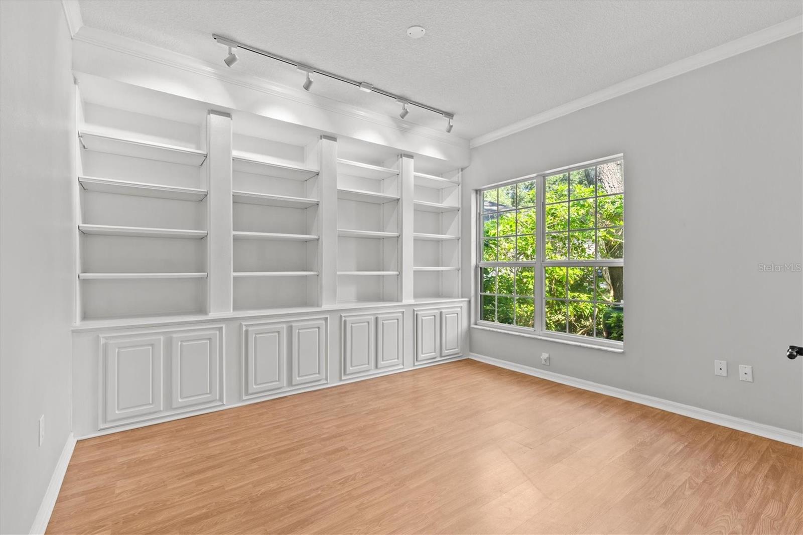Listing photo id 2 for 2213 Mountain Meadow Way