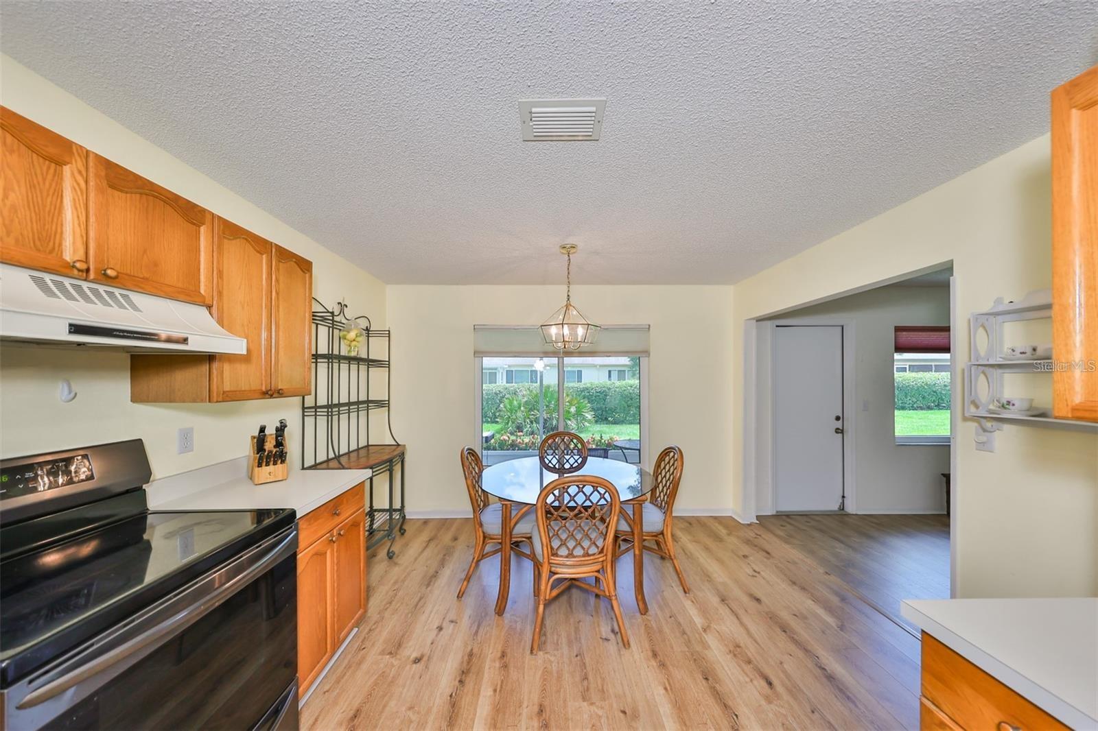 Image 14 of 53 For 736 Mccallister Avenue