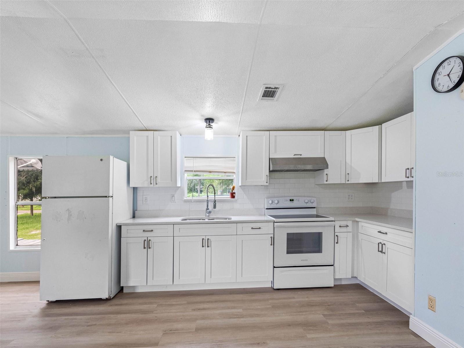 Listing photo id 8 for 8714 Meadowview Circle