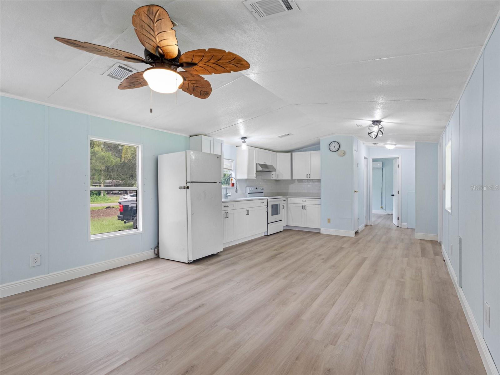 Listing photo id 9 for 8714 Meadowview Circle